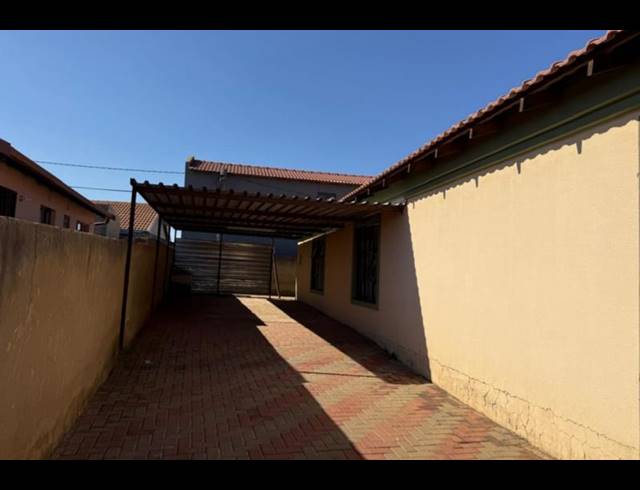 3 BEDROOM HOUSE FOR SALE IN PROTEA GLEN EXT